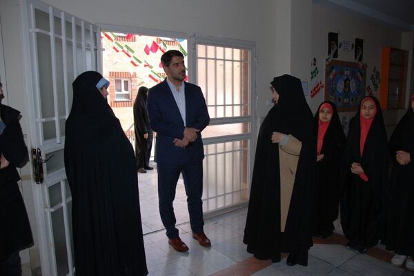 بازدید از نمایشگاه دبستان حضرت مریم ۲ شهر قیامدشت ری یک