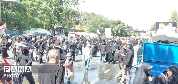 مصلای تهران با فریادِ باید برخاست لرزید