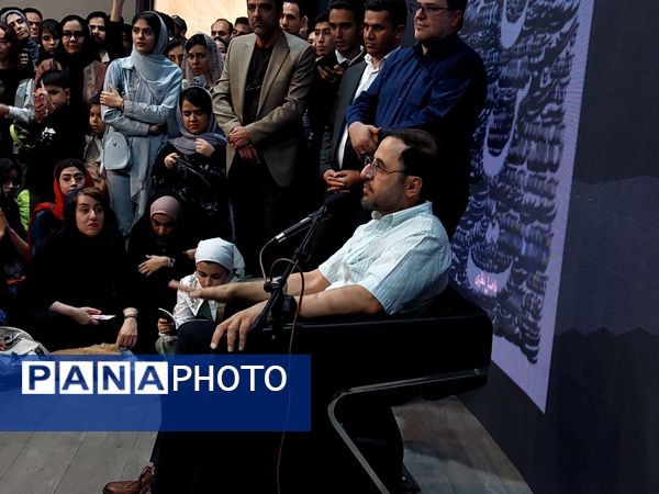 جشن امضای کتاب«ن‌ی‌س‌ت» در مشهد