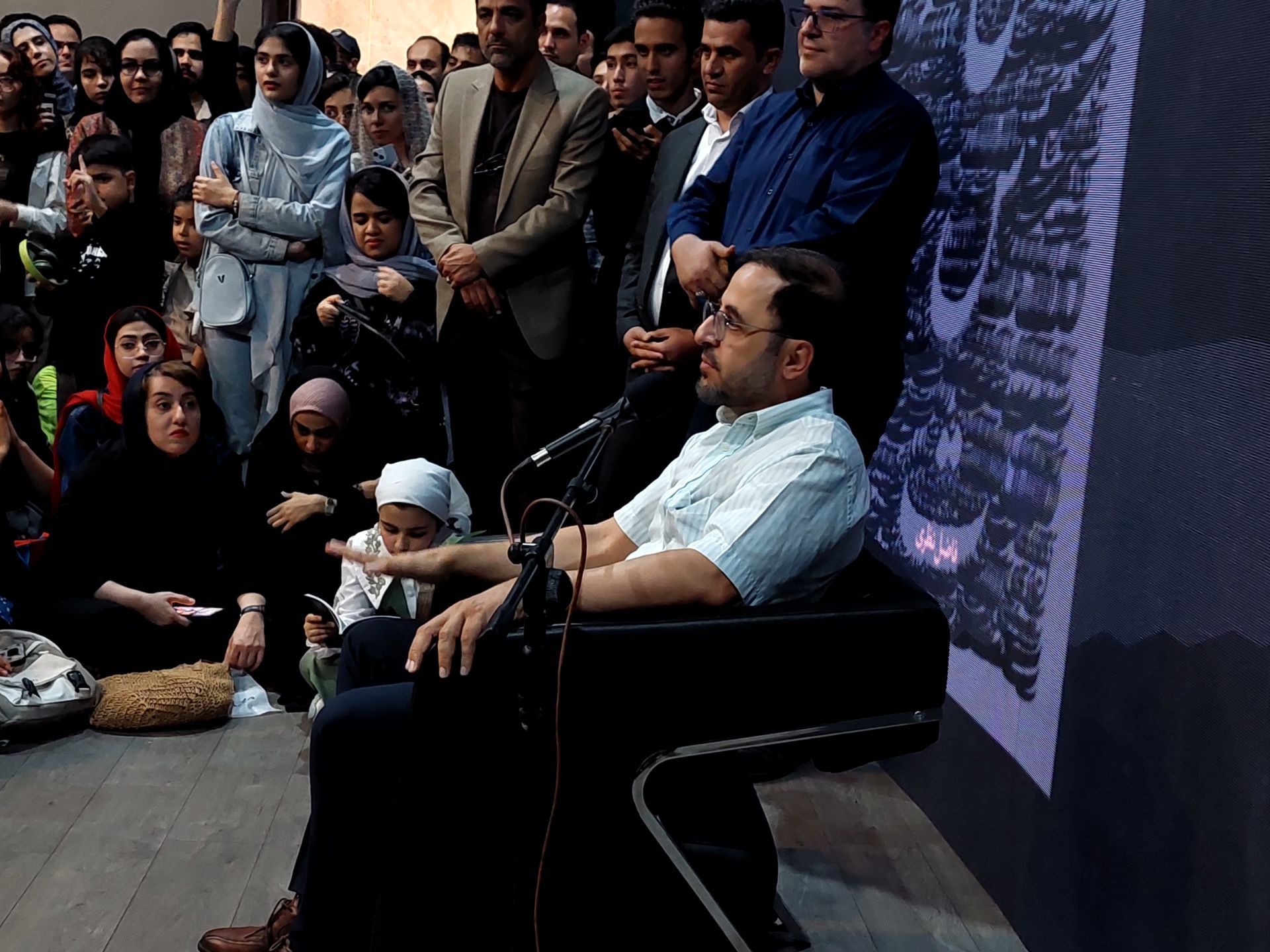 جشن امضای کتاب«ن‌ی‌س‌ت» در مشهد