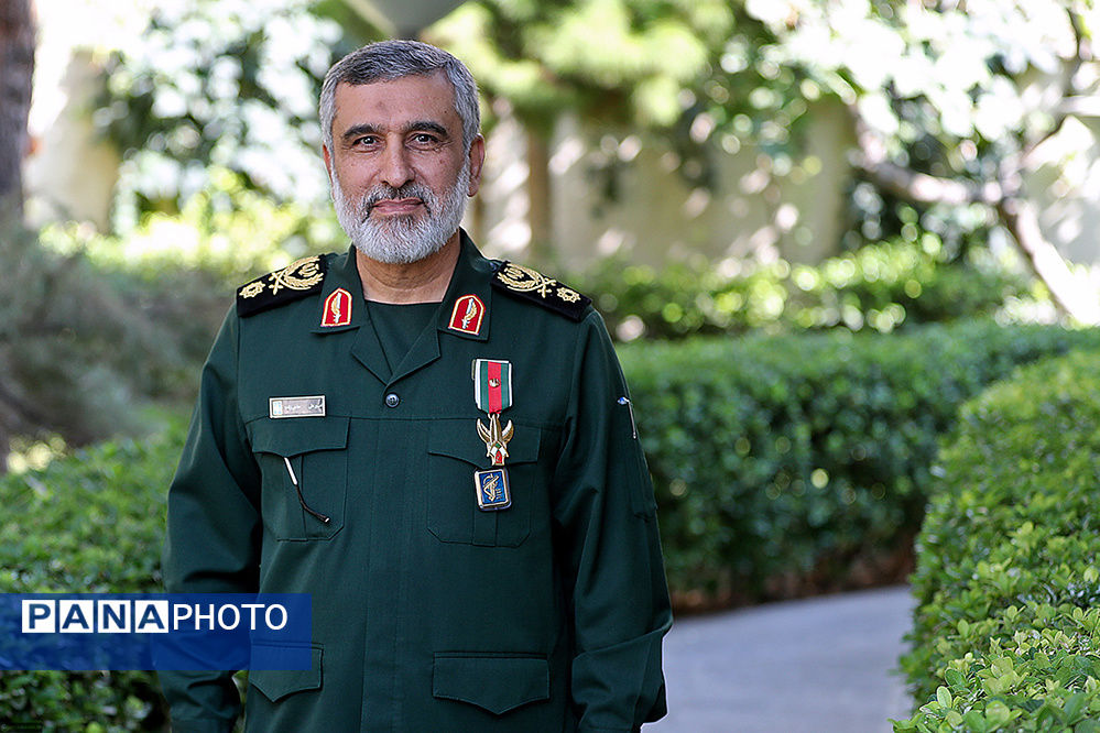 حاجی‌زاده خطاب به آمریکا: در اتاقک شیشه‌ای سنگ‌پرانی نمی‌کنند