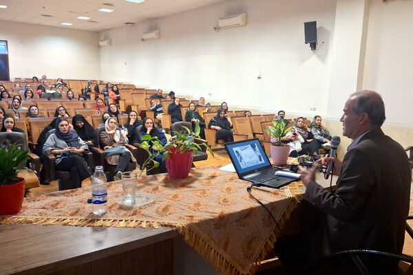 کارگاه آموزشی پیشگیری از آسیب‌های اجتماعی در آموزشگاه معارف۶ ناحیه ۳