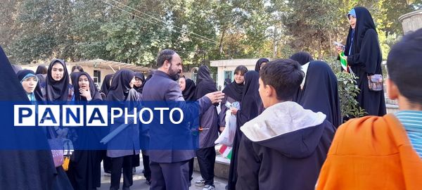 تجمع دانش‌آموزان البرزی در راستای پویش «اسرائیل او را کشت» در مصلی کرج 