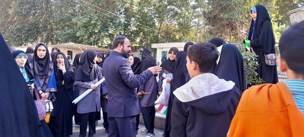تجمع دانش‌آموزان البرزی در راستای پویش «اسرائیل او را کشت» در مصلی کرج 