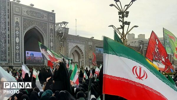اجتماع بزرگ مشت‌های گره کرده در مشهد