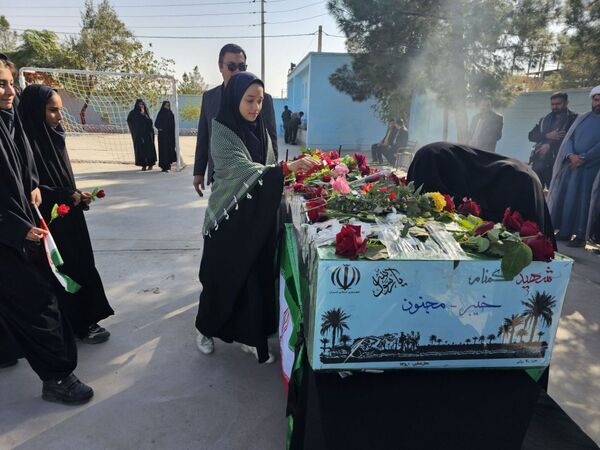 تشییع باشکوه شهید گمنام درسطح مدارس مه ولات