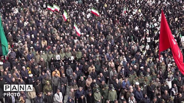  تشییع پیکر شهدا در میدان امام خمینی (ره) همدان با حضور حماسی مردم همیشه در صحنه