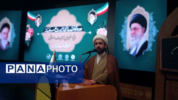 همایش زیست عفیفانه با موضوع عفت و حجاب در تالار ایوان‌ری