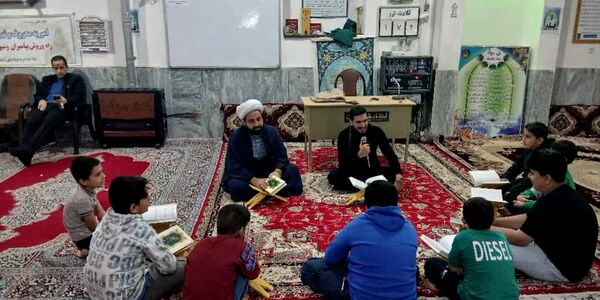 شبی سرشار از معنویت پایان اعتکاف دانش آموزان در روستاهای مختلف شهرستان دره‌شهر 