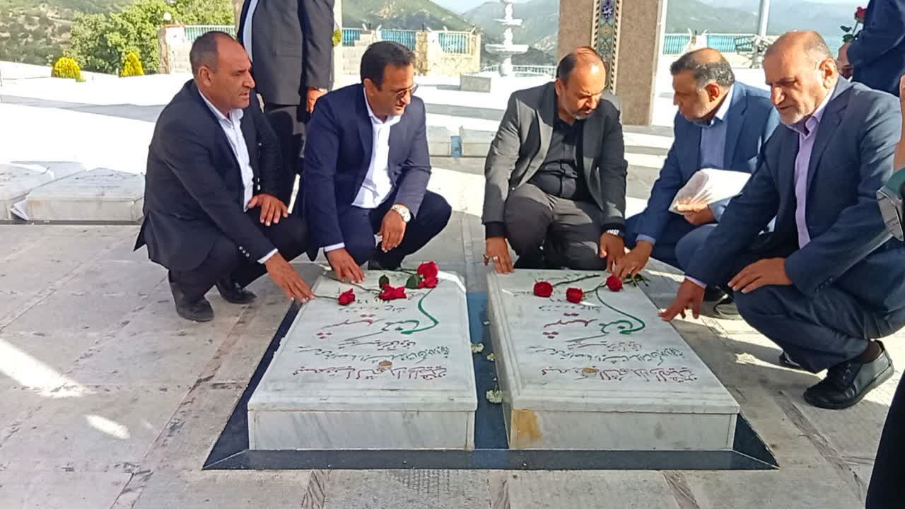 غبار رویی گلزار شهدا با حضور معاون پرورشی و فرهنگی ورزات آموزش و پرورش در یاسوج 