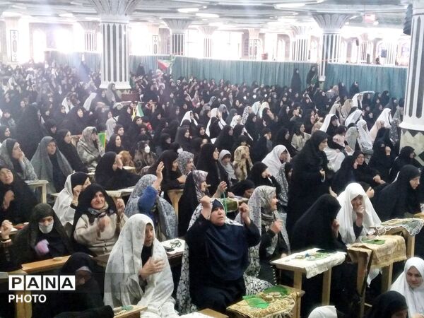 حماسه‌ حضور در شهرکرد؛ از صفوفِ نماز تا غرفه‌هایِ خدمت