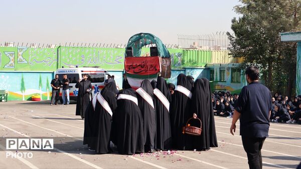 میزبانی دبیرستان دخترانه سعدی منطقه ۱۵ از شهید گمنام