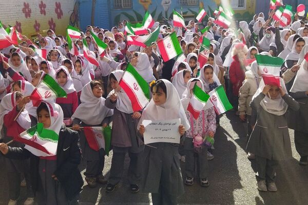 جشن پیروزی انقلاب اسلامی در مدارس منطقه کهریزک 