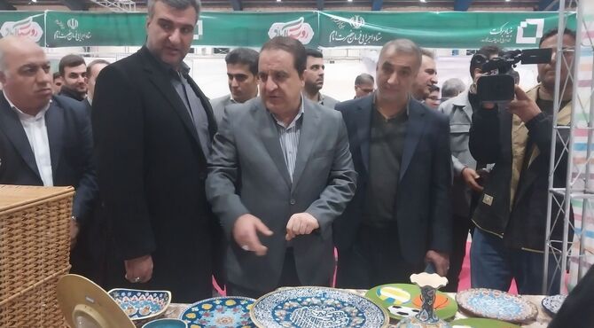 بازدید استاندار ایلام از نمایشگاه روستا آباد 