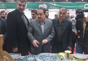 بازدید استاندار ایلام از نمایشگاه روستا آباد 