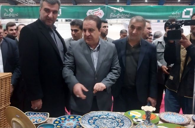 بازدید استاندار ایلام از نمایشگاه روستا آباد 