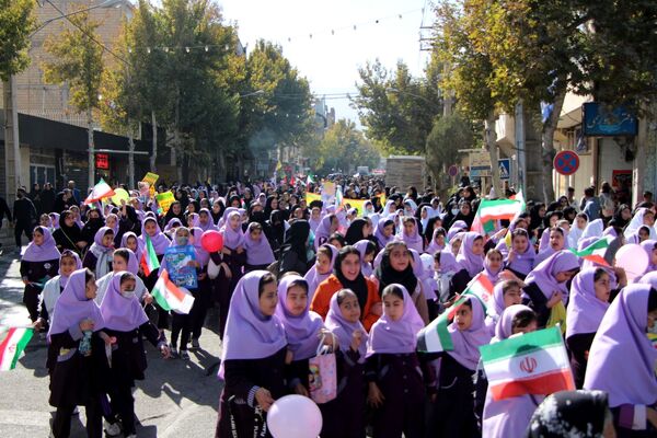 شکوه حضور مردم شهرستان سامان در راهپیمایی یوم‌الله ۱۳ آبان