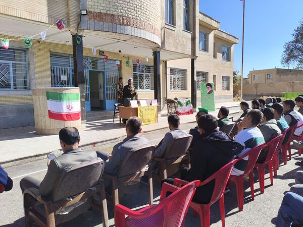 صبحگاه متفاوت در دبیرستان شهدا سورشجان