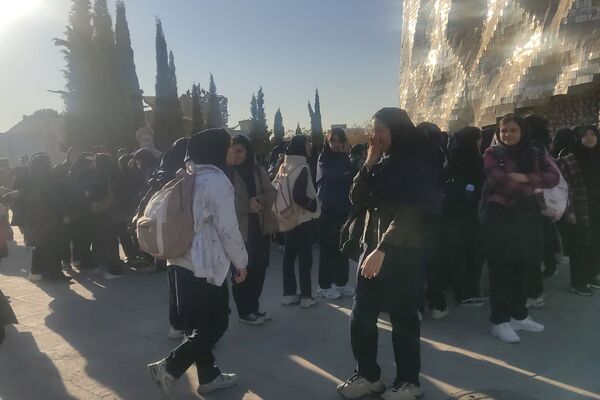 اردوی آمادگی و دفاعی دانش‌آموزان پایه نهم مدرسه فرشتگان در موزه دفاع مقدس