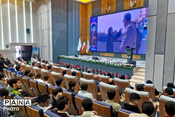 درخشش ستارگان ورامین در آیین تجلیل از نخبگان آموزشی