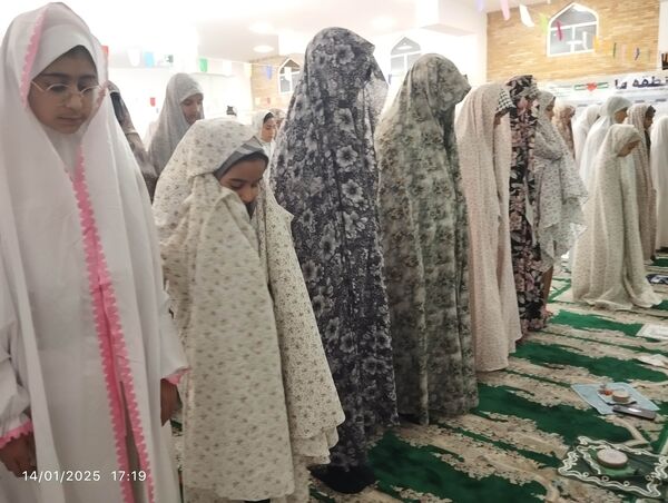 اعتکاف دانش آموزی در مسجد خاتم النبیین بیرجند
