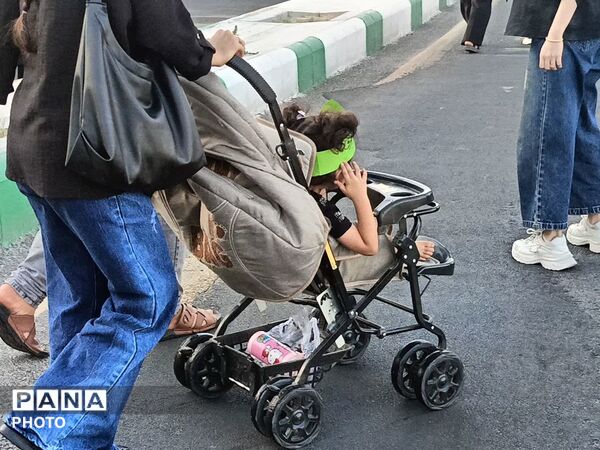 مشقِ عشق با پاهای کوچک روایت زائران خردسال کاشمر