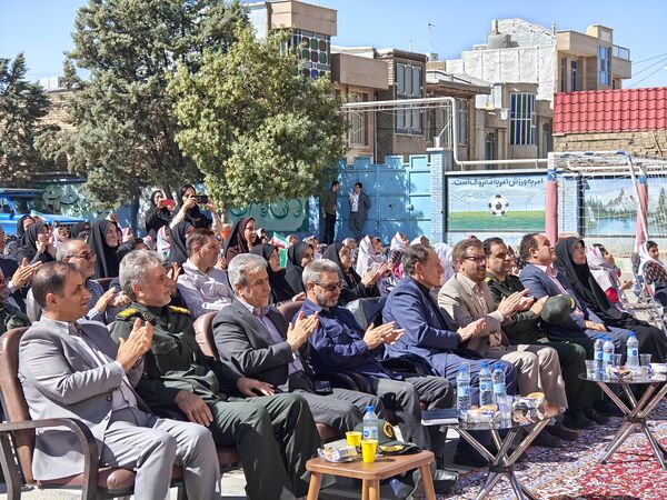 مدارس کرمانشاه با جشن شکوفه‌ها و جوانه‌ها به استقبال سال تحصیلی رفتند