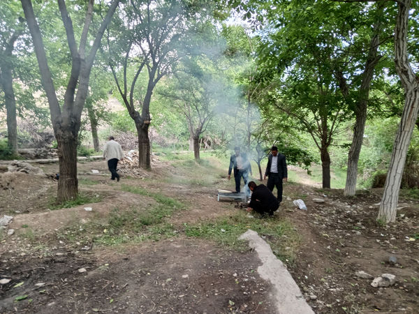 بازدید دانش‌آموزان جعفرآباد از کارگاه گلاب‌گیری روستای «بنابر»
