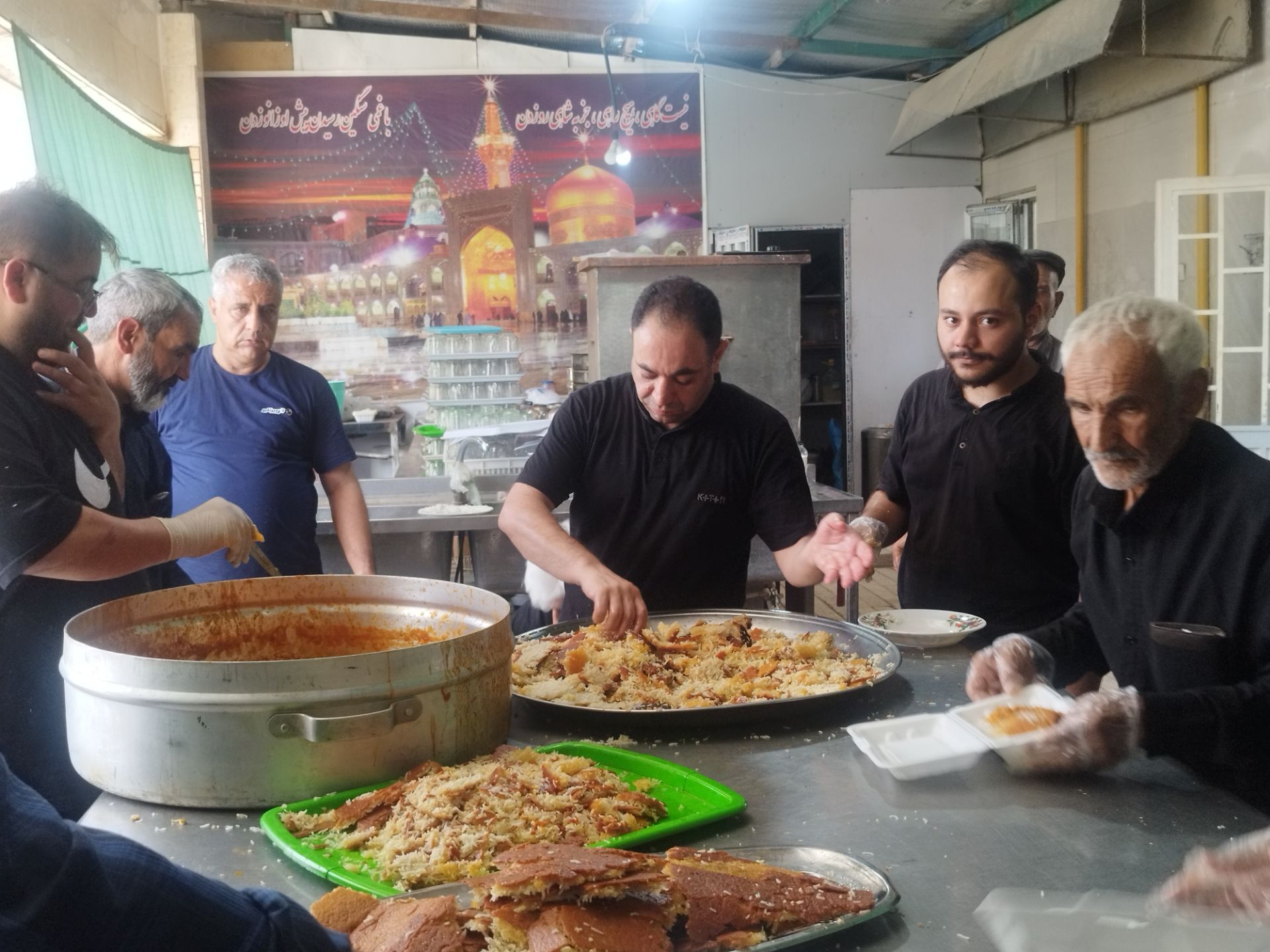 خادمان کوچک، قلبی به وسعت دریا؛ موکب‌هایی که مشهد را زنده نگه داشته‌اند