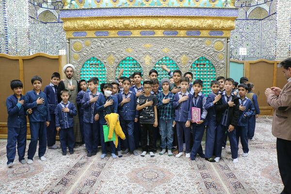 محفل دانش‌آموزی انس با قرآن در آستان مقدس چهل اختران قم