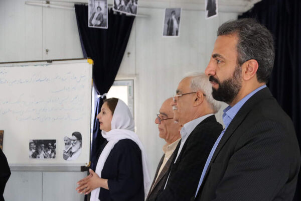 دانش آموزان اسلامشهری هنرستان شهدای واوان میزبان مراسم افتتاحیه نمایشگاه پوستر "پدر طالقانی"
