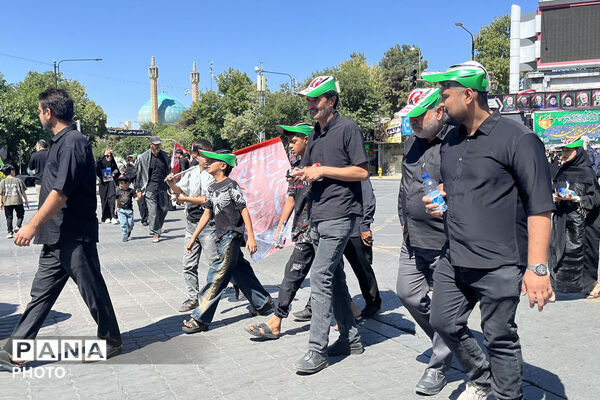 مشهد در سوگ؛ بدرقه باشکوه رهبر شهید انقلاب در جوار بارگاه رضوی