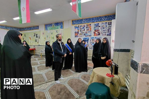 نمایشگاه مدرسه انقلاب در فیروزکوه