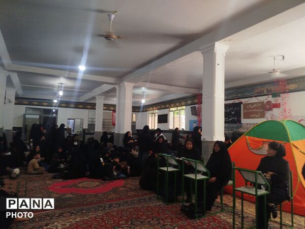 مادران و نوزادان در آئین شیرخوارگان حسینیه عاشورا نیر یزد