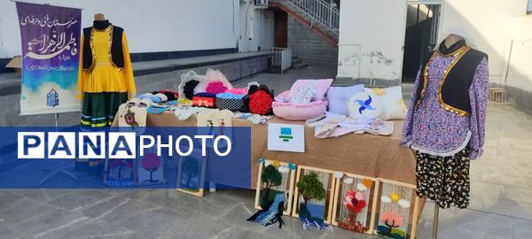 نمایشگاه هنرهای دستی دانش آموزان در بابلسر 