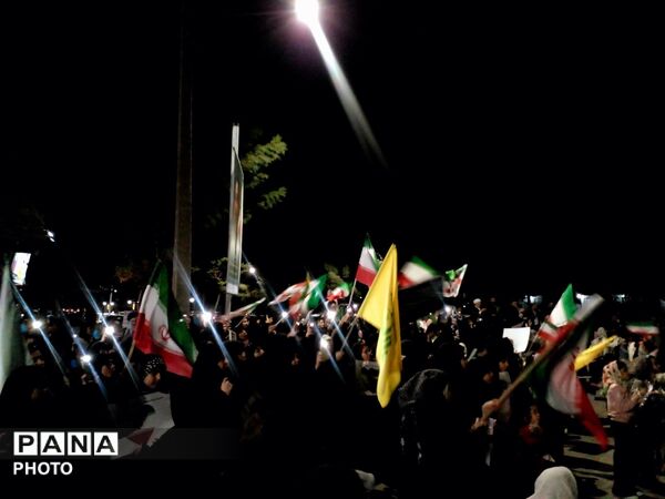 حضور پرشور مردم در سی و یکمین شب بیعت؛ آیین وحدت در روز جمهوری اسلامی