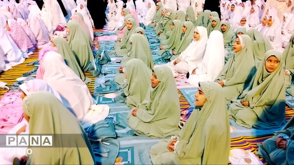 طلیعه بندگی خالق مهربان در جشن تکلیف دختران منطقه ۱۰