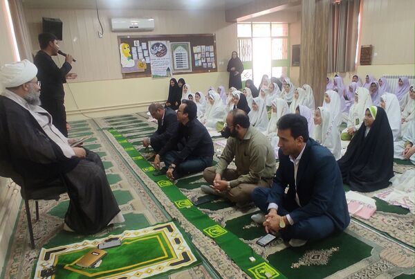نماز جماعت ظهر و عصر به امامت امام جمعه حاجی‌‌آباد