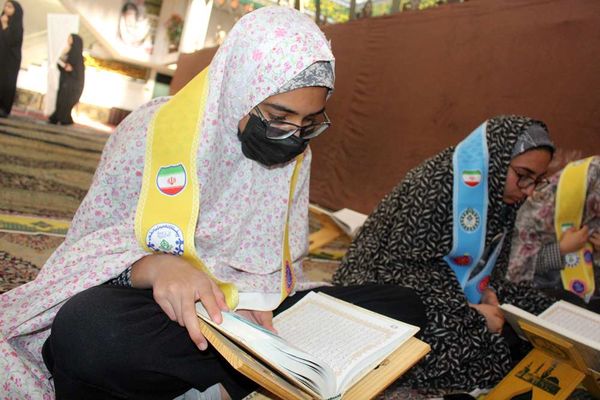 اعتکاف دانش‌آموزی در شهر کرمان