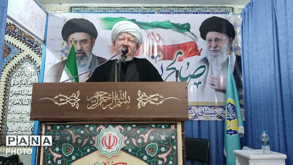 شکوه حضور در نماز جمعه بن