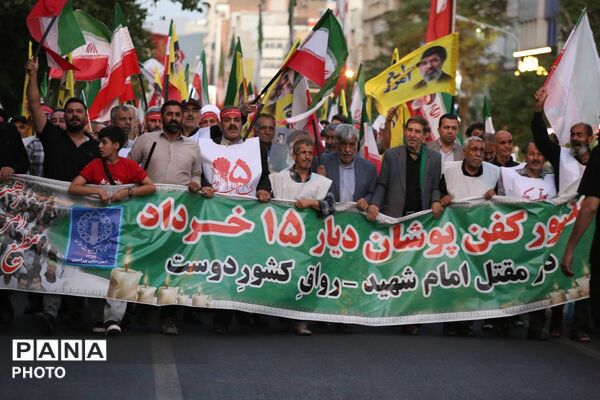 مراسم تجدید بیعت کفن پوشان ورامین با رهبر معظم انقلاب در میدان فلسطین و رواق کشوردوست