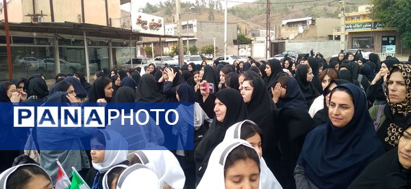 دانش‌آموزان شهرستان دره شهر در روز دانش‌آموز، شعارهای ضد استکباری سر دادند