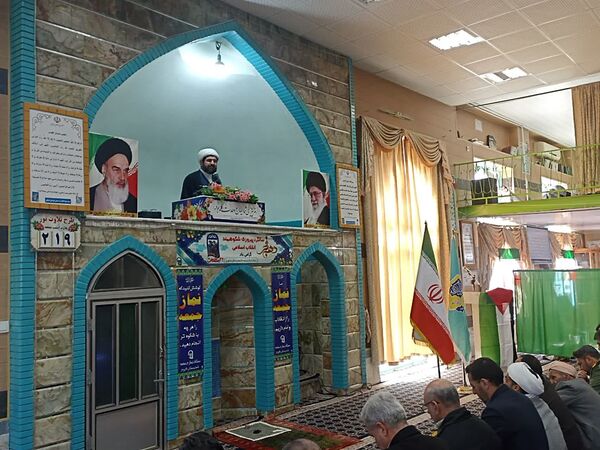  نماز عبادی، سیاسی جمعه با رنگ و بوی دهه فجر در فاروج