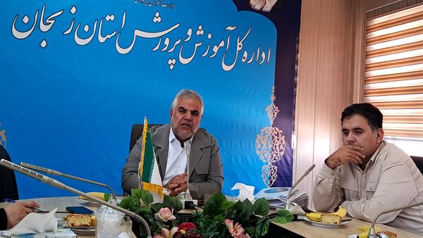 دیدار جمعی از دانش‌آموز خبرنگاران زنجانی با مدیرکل آموزش و پرورش استان