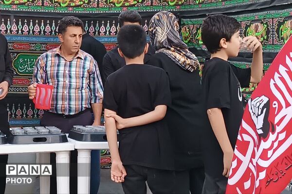 دلدادگی فرهنگیان در موکب اربعین حسینی