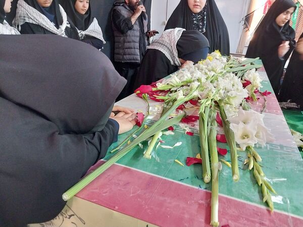 مراسم وداع با شهید گمنام در دبیرستان عصمت۲