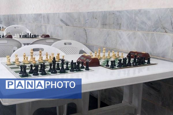 رقابت فکری دانش آموزان شهرستان قدس در مسابقات شطرنج دانش‌آموزی 