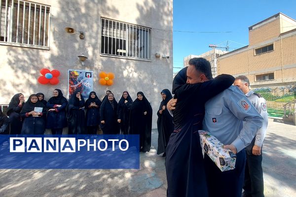 گرامیداشت مقام آتش‌نشان در دبیرستان نمونه دولتی شهیدی باقرشهر 