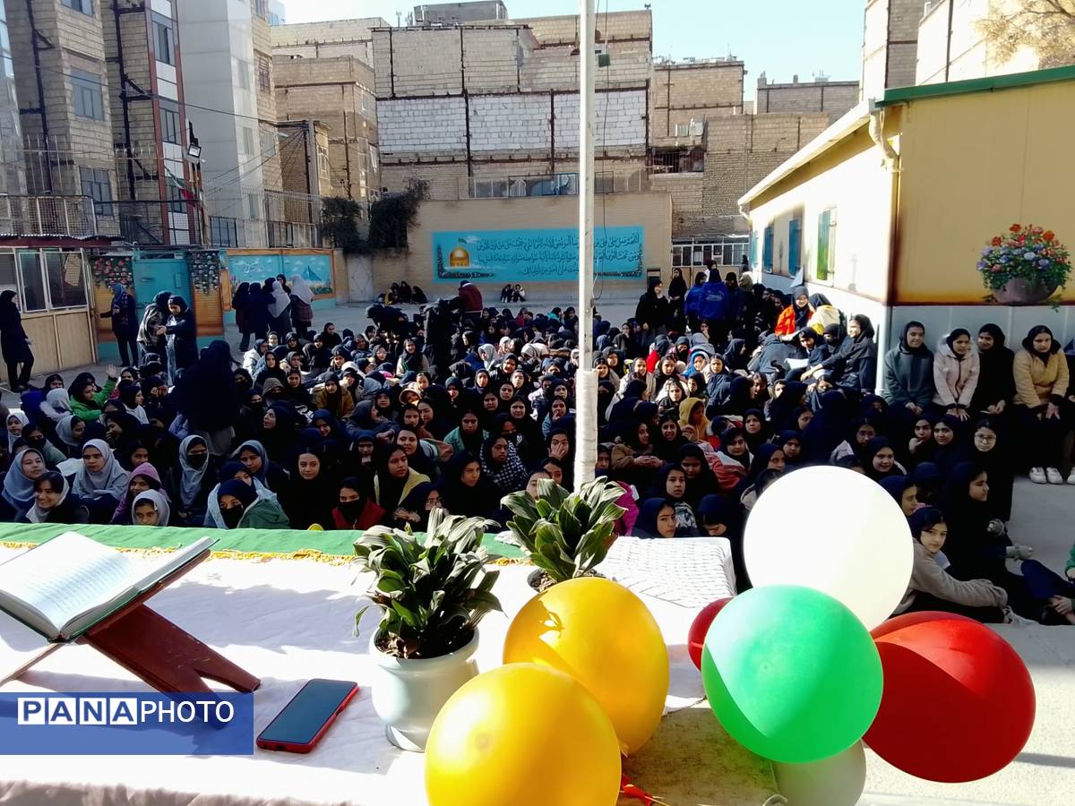 جشن دهه ی فجر در دبیرستان میرزا جعفر سروقد