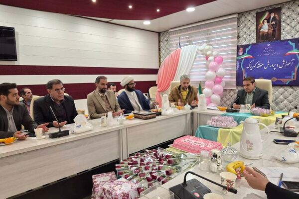 تقدیر از بانوان شاغل در اداره آموزش و پرورش کهریزک 
